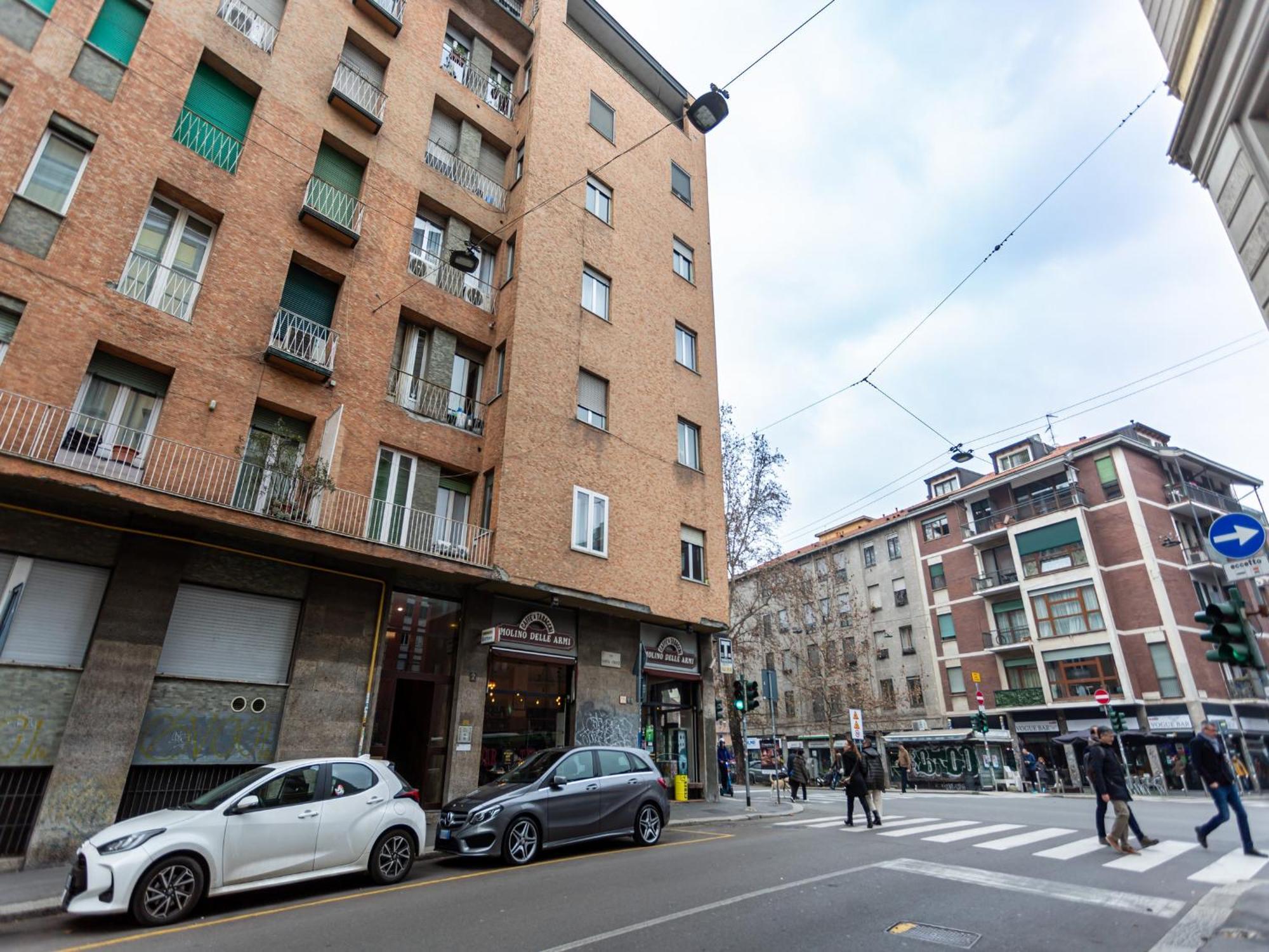 The Best Rent - Cozy Two-Bedroom Apartment Near Colonne S Lorenzo Милано Екстериор снимка